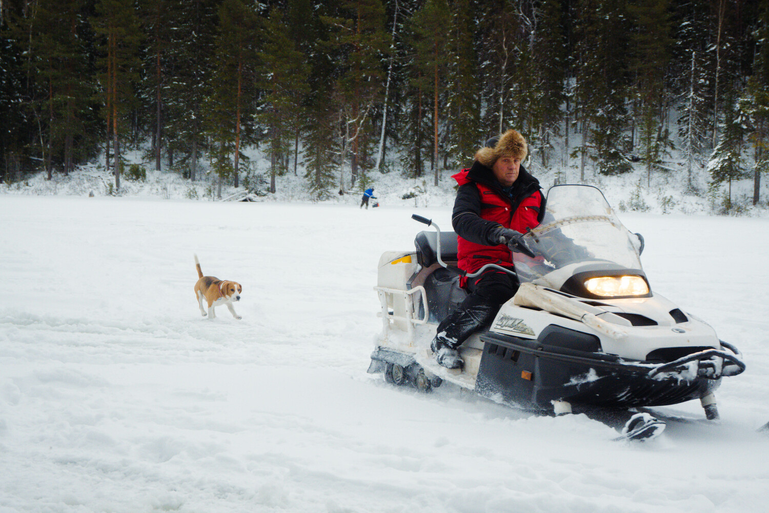 Снегоходный тур «Лесное озеро и подледная рыбалка»